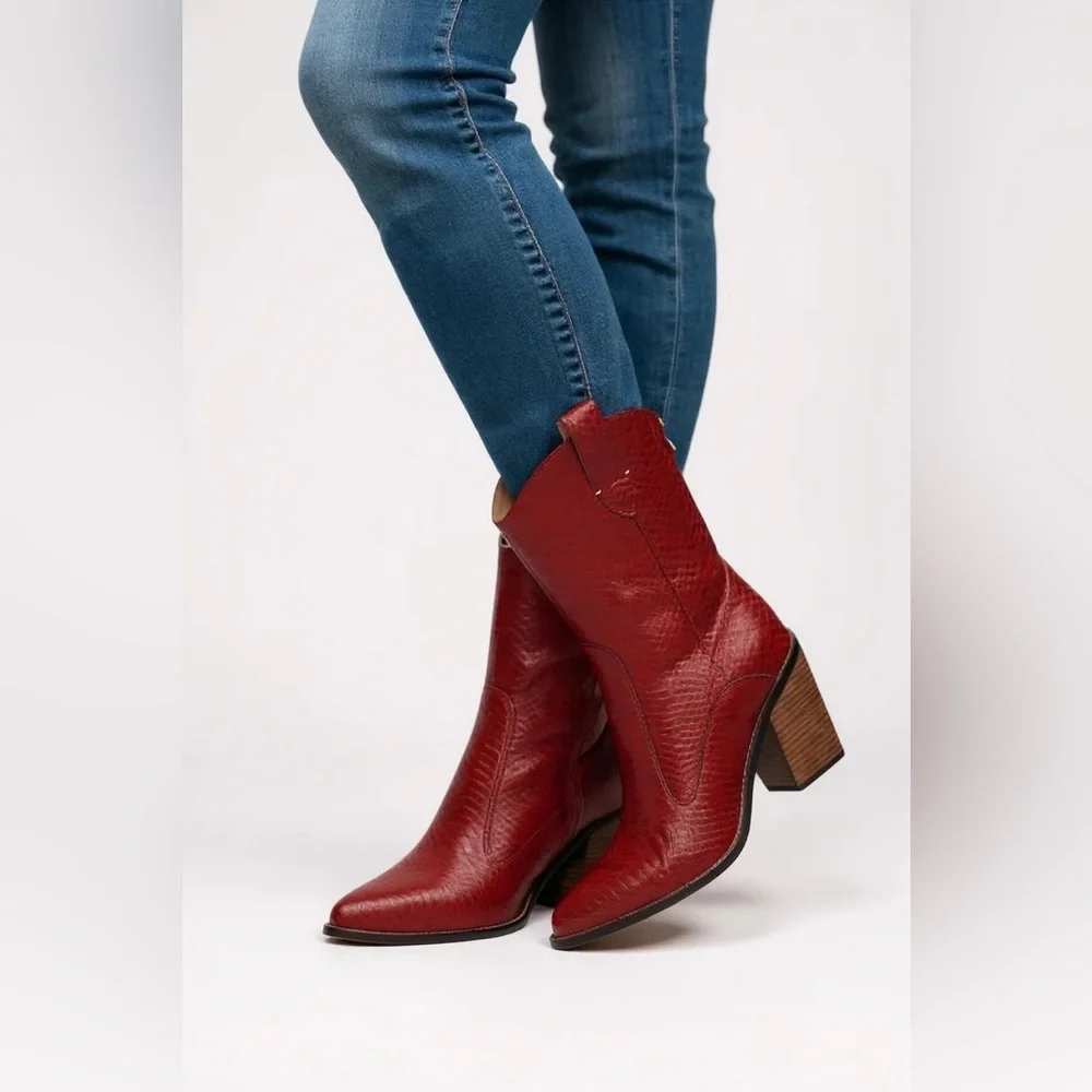 Rodeo Ruby Paneled Western Boots - Picture 9 of 13